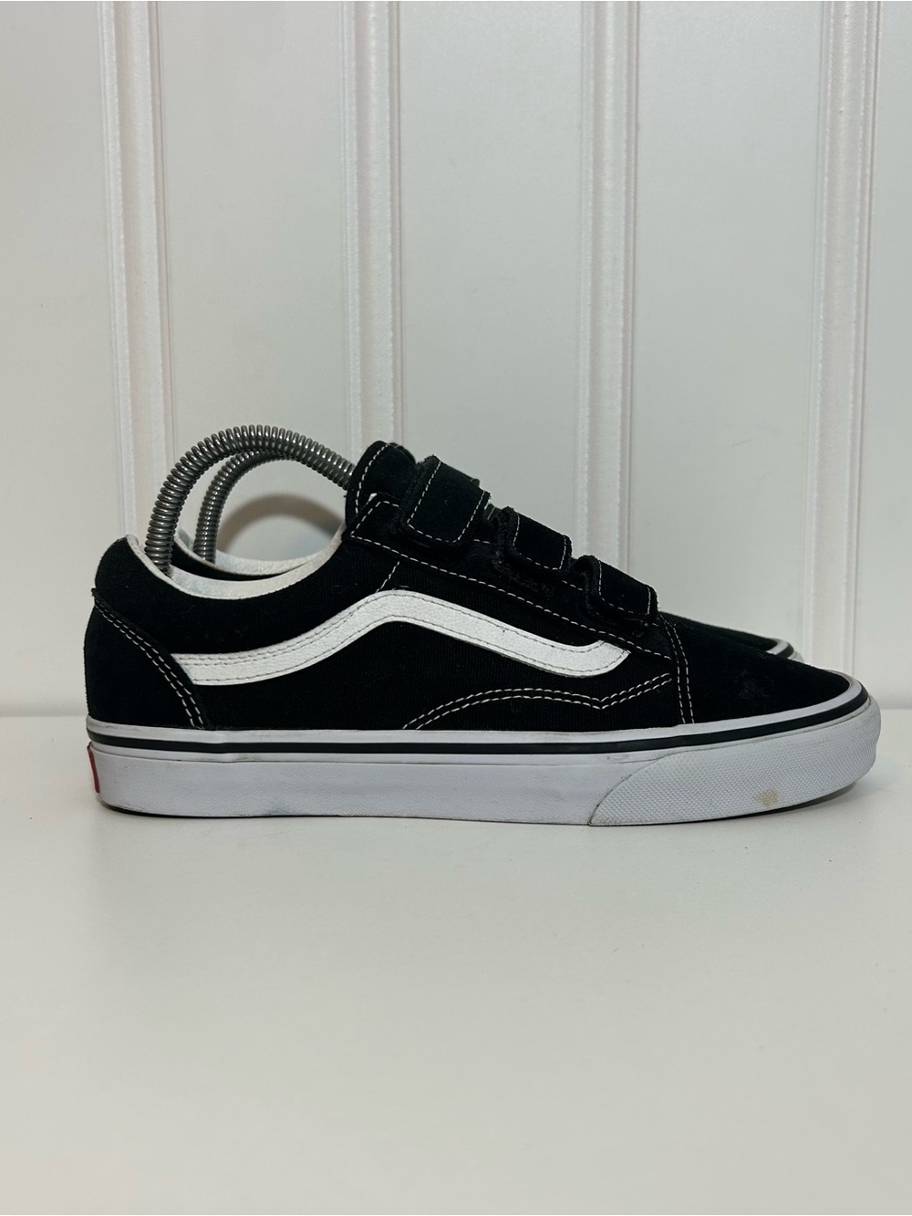 Vans old skool strap Kids Black & White Skate Shoe with Hook-and-Loop Straps